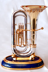 Tuba aus Gold mit Brillanten