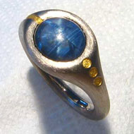 Ring Weissgold 750, Gold 999.9, mit Stern-Saphir